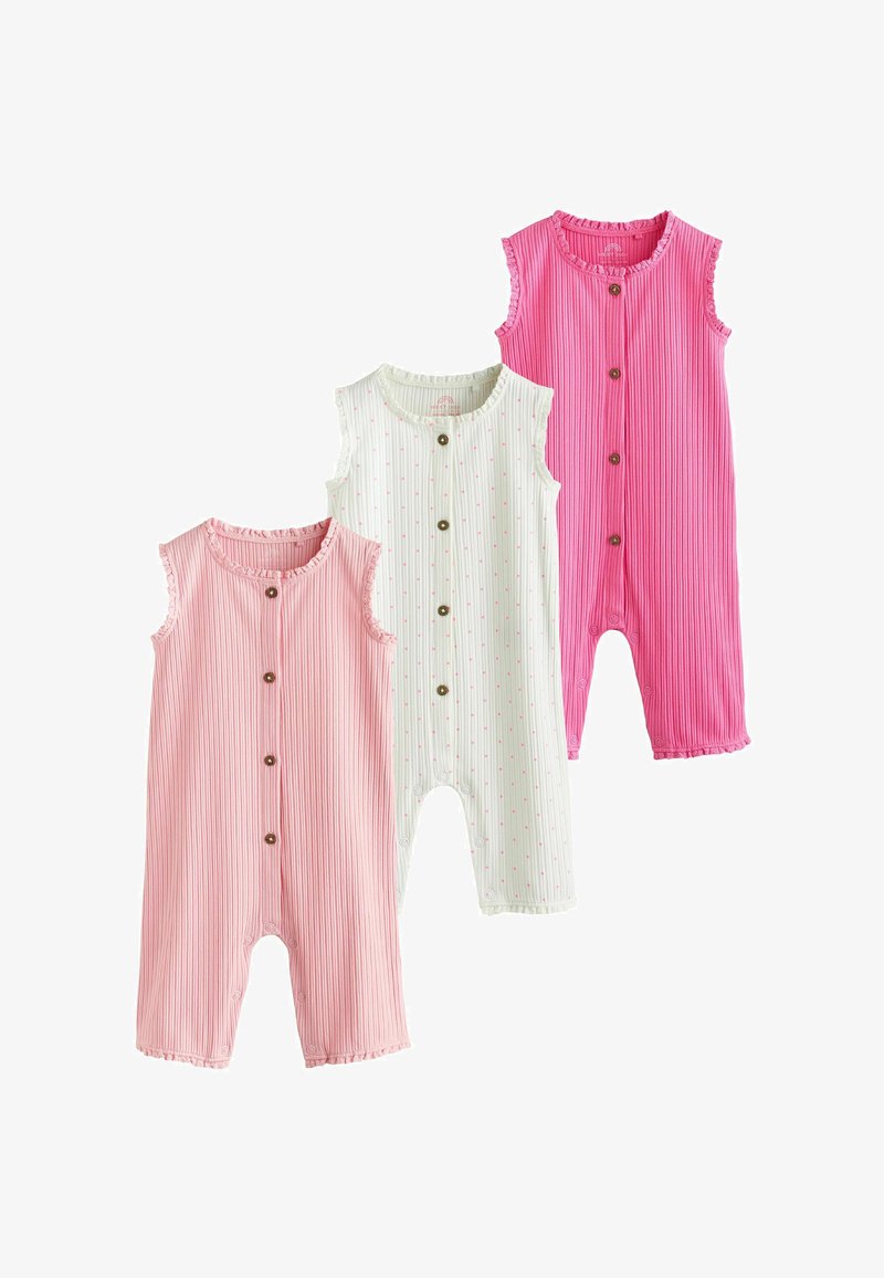 Trois grenouillères pour bébé sans manches en côtes, en rose, blanc à pois roses et rose vif, chacune avec des boutons sur le devant et des pressions aux jambes.