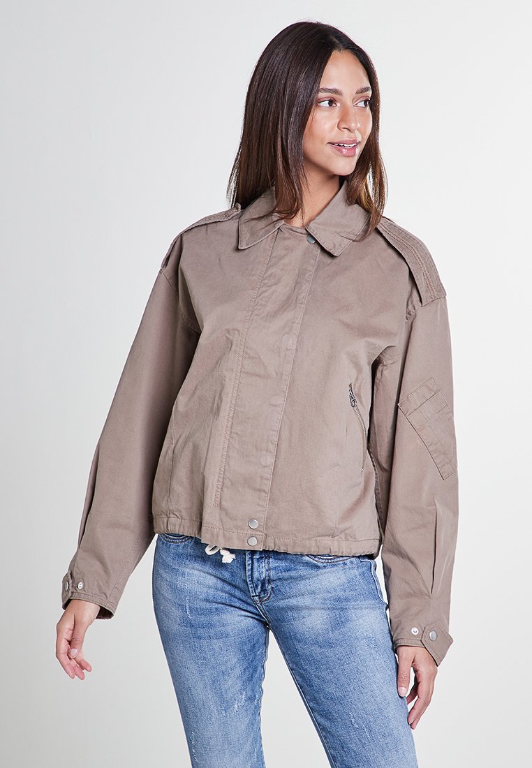 Leichte Jacke