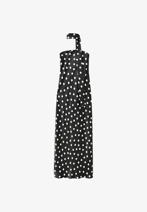 Vestido largo negro sin tirantes con lunares blancos y una tira de un solo hombro a juego colgando.