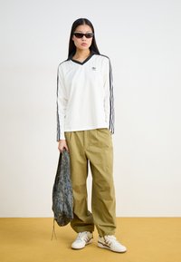 Thumbnail Image 3
