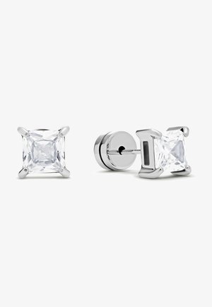 Sølvstud øreringe med firkantede, klare cubic zirconia-sten i en fire-prongs indstilling, poleret finish og rund stift bagpå.