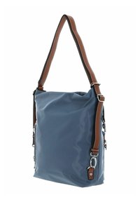 Sac synthétique bleu à texture douce, équipé d'une sangle réglable marron, de ferrures en argent et d'une poche zippée sur le côté.
