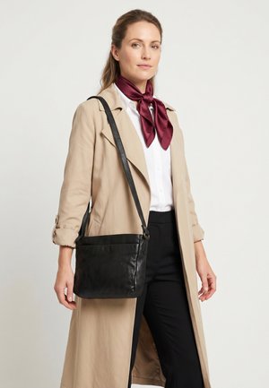 VENEZIA, HANDBAG - Umhängetasche - black