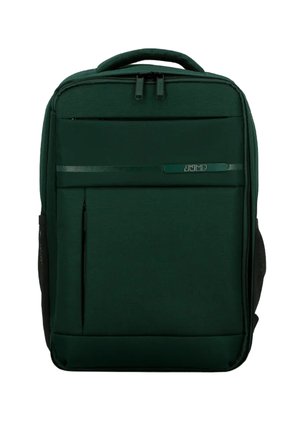 Groene stoffen rugzak met een rechthoekige vorm, twee ritsen aan de bovenkant, een voorkantvak en een logo met een metallic accent. Mesh zijvakken.