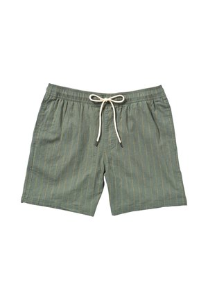 Pantalones cortos a rayas verdes hechos de tejido liviano. Cuentan con una cinturilla elástica con cordón y un diseño minimalista.