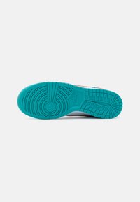Nike Sportswear DUNK LOW RETRO - Sportbačiai - white/cosmic clay/dusty cactus