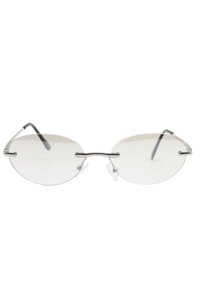 Occhiali da sole ovali con una sottile montatura in metallo argentato, lenti trasparenti e naselli regolabili. Presentano un design minimalista con tempie curve.
