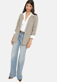 REGULAR FIT - EDGE TO EDGE TAILORED SLEEVE DETAIL - Cappotto corto - brown check