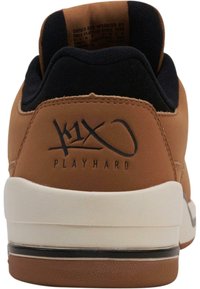 K1X Baskets basses - honey black