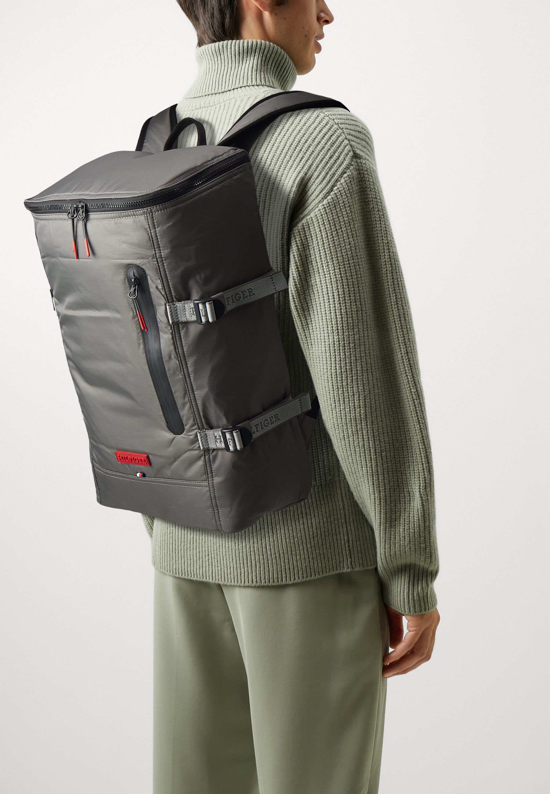 Tommy Hilfiger MONOTYPE ZIPPED BACKPACK UNISEX - Rucksack - shady