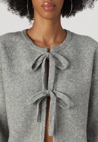 Vero Moda O NECK - Gilet - medium grey