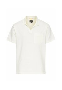 Hvid polo t-shirt lavet af ribbet bomuld, med krave, en halvdels knaplås og en brystlomme. Korte ærmer med en afslappet pasform.