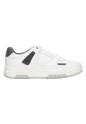 Trainers - white