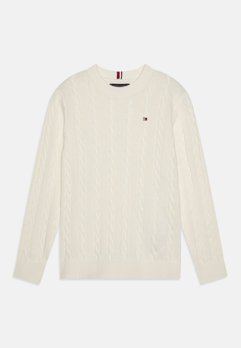 Maglione in misto lana a trecce di colore crema, con maniche lunghe, scollo rotondo e polsini a costine. Presenta un piccolo logo sul petto. Realizzato in un tessuto morbido e strutturato.