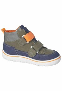 Hoge sneakers in olijfgroen en marineblauw suede met grijze mesh, voorzien van oranje accenten en dubbele klittenbandsluitingen. Witte zool met oranje rand.