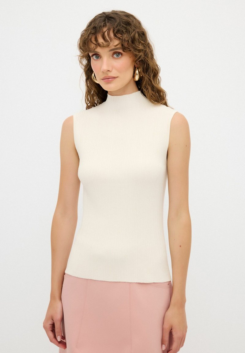 adL TURTLENECK SLEEVELESS - Top - VANILLA