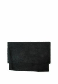 Melna taisnstūra auduma tekstūra, strukturēta virsma, divas pārklājošas daļas, mīksts materiāls, minimāls dizains, nav redzamu rakstu vai rotājumu.