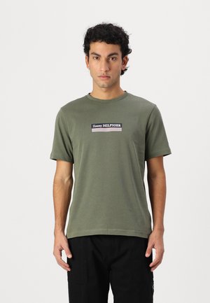 BOX TEE - Print T-shirt - battle green