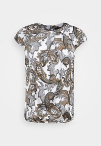 Blusa de manga corta en blanco, con un estampado de paisley en negro, dorado y gris. Tejido suave con escote redondo y un ligero drapeado.