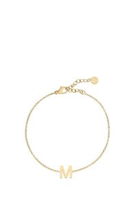 Pulsera de cadena en tono dorado con un colgante en forma de letra "M" mayúscula. Diseño de eslabones delicados con cierre de langosta y longitud ajustable.