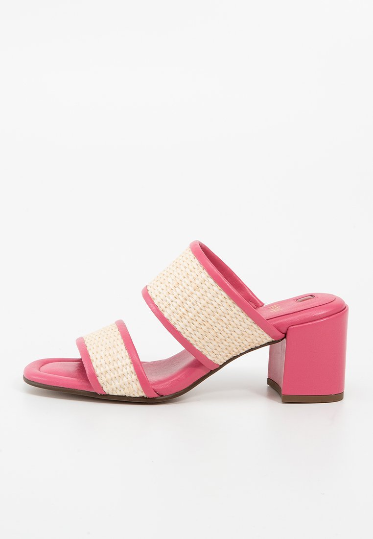 Högl Muiltjes met hak donkerroze