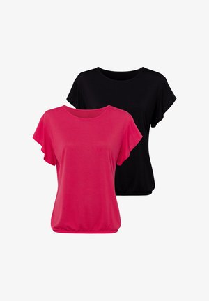 Twee damesblouses met korte mouwen en een ronde hals, één felroze aan de voorkant en één zwarte aan de achterkant, beide met geplooide zomen.