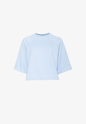 Sudadera azul claro recortada con mangas cortas anchas y escote redondo sobre un fondo blanco.
