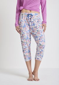 Luchtige capri-broeken met bloemenpatroon in blauw, roze en wit, voorzien van een trekkoord in de taille en drie knopen. Zachte, relaxte pasvorm.