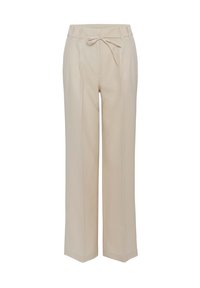 Pantalon beige à jambes droites avec plis sur le devant, passants de ceinture et ceinture en tissu nouée à la taille, présenté sur fond blanc.