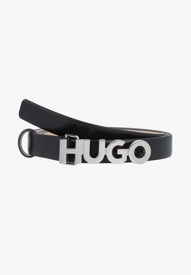 Ceinture en cuir noir avec une boucle argentée brillante portant le mot "HUGO" en lettres majuscules. La ceinture est lisse et présente un design minimaliste.