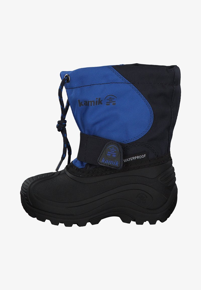 Waterdichte Kamik sneeuwlaarzen met een zwarte rubberen zool, bovenwerk van blauw en zwart stof, trekkoordsluiting en beschermende riemontwerp.