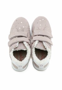 Zapatillas de ante rosa con patrones de estrellas, doble tiras de velcro y un forro blanco esponjoso. Suelas de goma planas y plantillas acolchadas.
