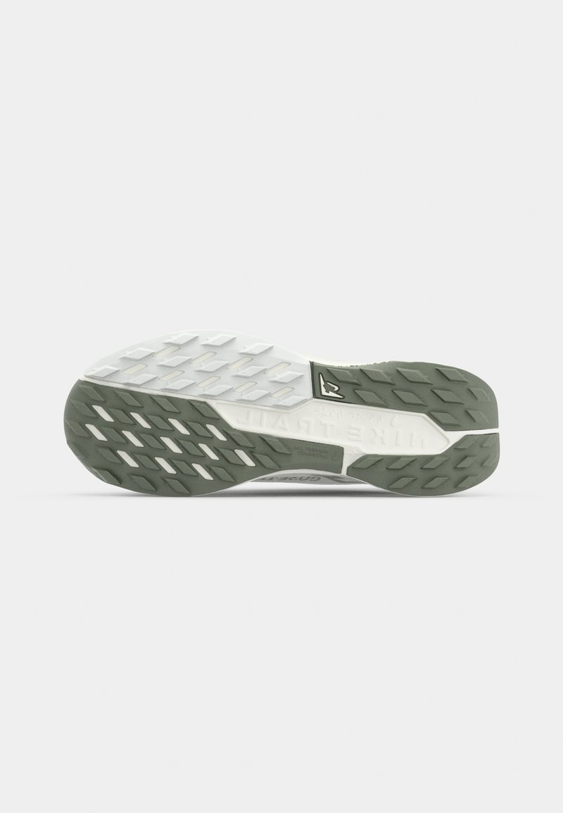 Suela de zapato con un diseño de goma verde y blanca, con patrones de tracción texturizados y un acento de logo central.