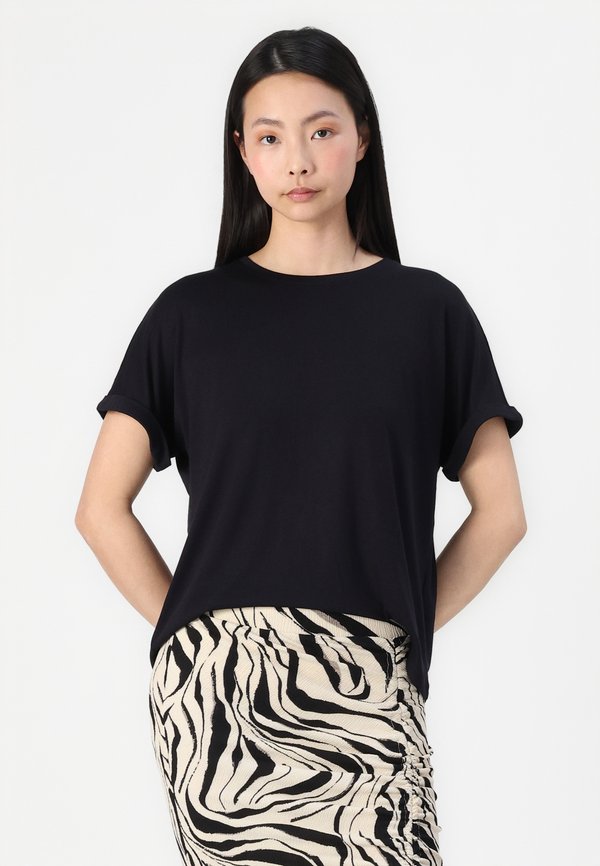 VMMAUDE TEE - Basic T-shirt2