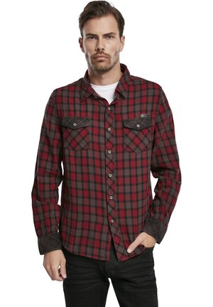 Rot-schwarzes Karomuster-Flanellhemd mit zwei Brusttaschen, Knopfverschluss, langen Ärmeln und grauen Akzenten an den Manschetten und dem Kragen.