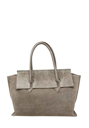 Borsa tote in suede grigia con una forma strutturata, dotata di due manici rotondi e un dettaglio piatto con alette pieghevoli e punte sporgenti.