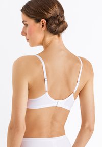 Hanro COTTON SENSATION - Podprsenka pod tričko - white