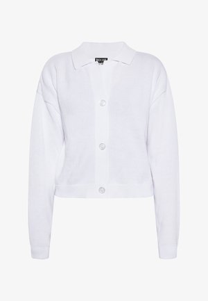 Biały dziergany kardigan z kołnierzykiem, długimi rękawami i pięcioma guzikami z przodu. Miękka faktura i krótki krój.