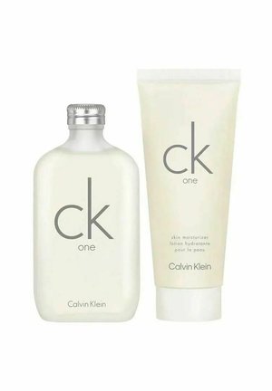 GIFTSET CALVIN KLEIN CK ONE EDT 200ML + BODY LOTION 200ML - Fragrance Set - gold