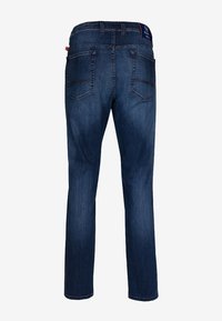 Jeans in denim blu scuro con design a gamba dritta, stile a cinque tasche e leggera scoloritura, dotati di tasche posteriori e dettagli del cinturino con logo.