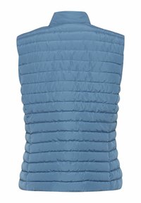 Helle blaue ärmellose gepolsterte Weste mit hohem Kragen, die horizontale Steppnähte und eine glatte, strukturierte Oberfläche aufweist.