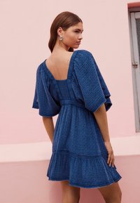 Next TALL FIT - TEXTURED V-NECK - Rochie de zi - wash navy blue