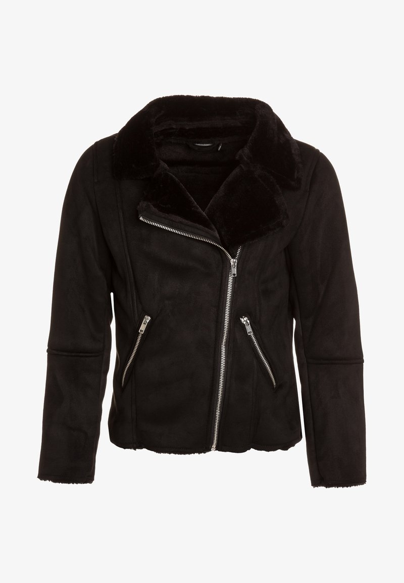 Sort faux fur-fór ked jakke med lynlås lukning, to lynlåslommer og en bred krave. Materialet har en blød tekstur og en let glans.