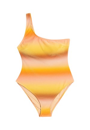 Én-skulders badedragt med horisontale gradientstriber i gule, orange, fersken og brune toner på hvid baggrund.