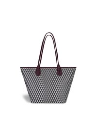 Woven tote bag z geometrycznym wzorem w odcieniach szaro-niebieskich, z bordowymi skórzanymi uchwytami i akcentami. Prostokątny kształt i otwarty wierzch.