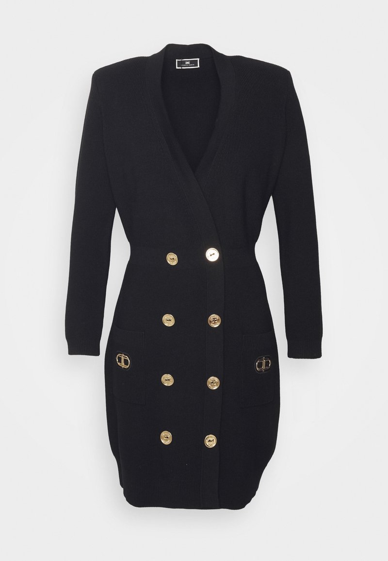 Robe cardigan en maille noire avec un décolleté en V profond, un design croisé à double boutonnage, des boutons dorés et deux poches avant avec des accents décoratifs.