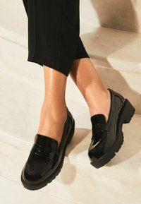 Lipsy CHUNKY LOAFER - Polobotky - black