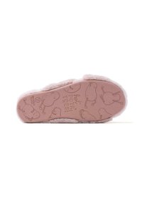 Suela de goma rosa con un patrón de papas caprichoso. Material superior suave y esponjoso para mayor comodidad, con una forma redondeada diseñada para uso en interiores.