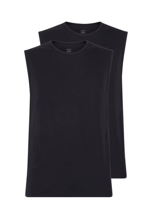 Due magliette nere semplici senza maniche con scollo tondo impilate, una leggermente dietro l'altra, su uno sfondo bianco.