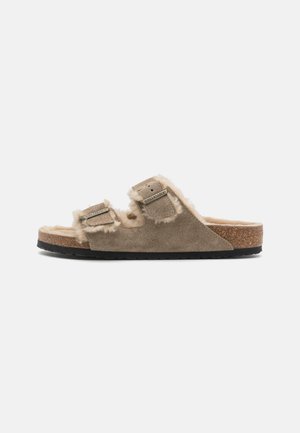 Birkenstock ARIZONA SHEARLING LEVE LAF REGULAR UNISEX - Sandales - taupe